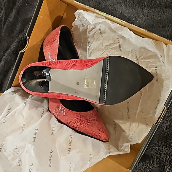 NWT High-heeled red shoes - Picture 2 of 3